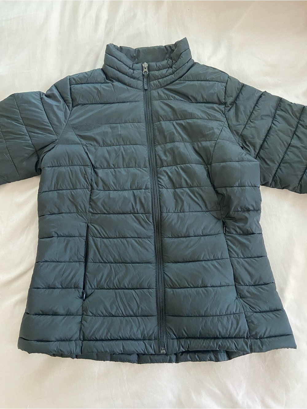 Amazon Essentials Women's Black Puffer Jacket